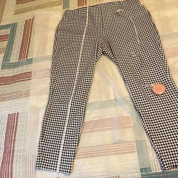 Plus size  summer capris pants, stretchy , plaid design,New Condition - Picture 8 of 11
